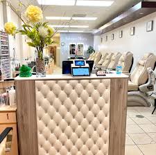 Nail salons in Bloomington, IL